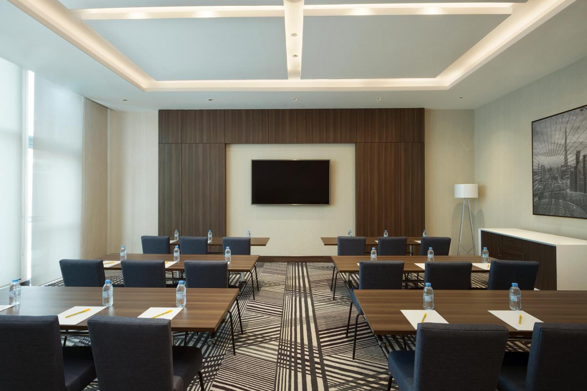 Hampton By Hilton Dubai Airport Hotel Exterior photo