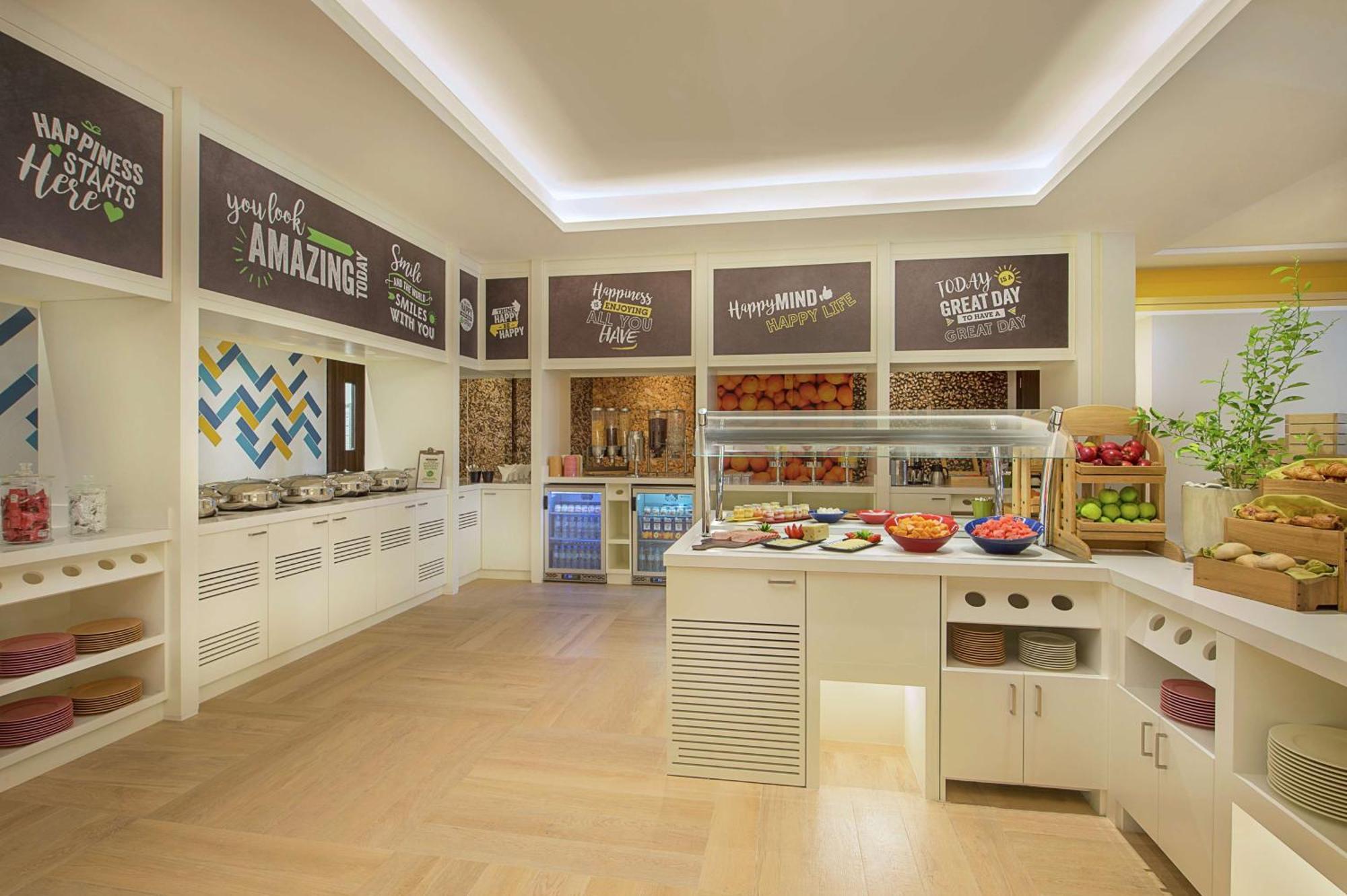 Hampton By Hilton Dubai Airport Hotel Exterior photo
