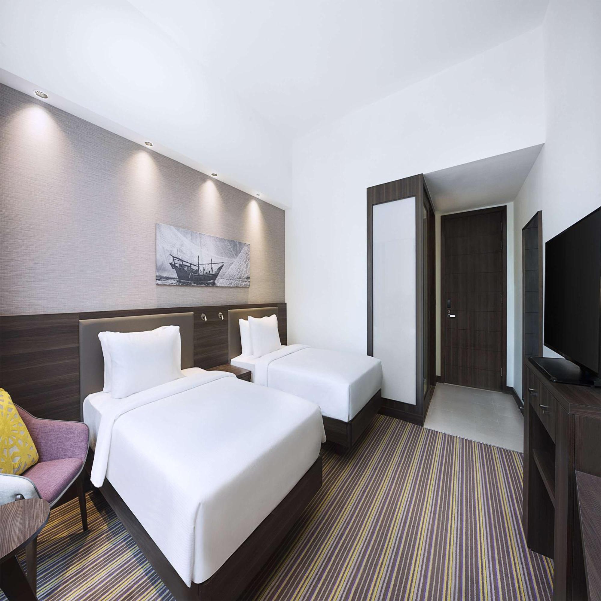 Hampton By Hilton Dubai Airport Hotel Exterior photo
