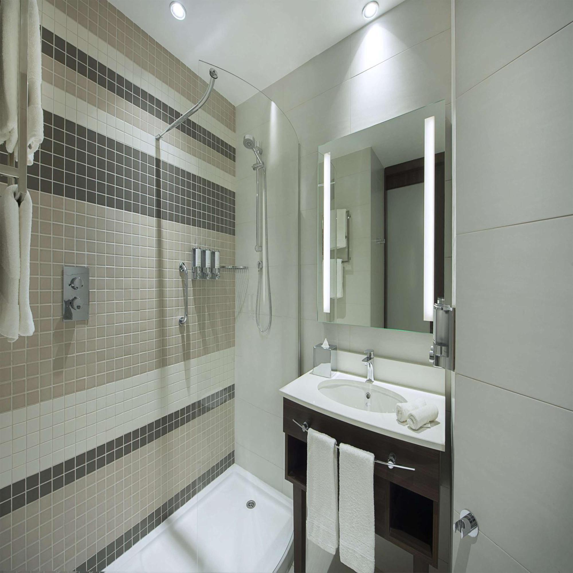Hampton By Hilton Dubai Airport Hotel Exterior photo