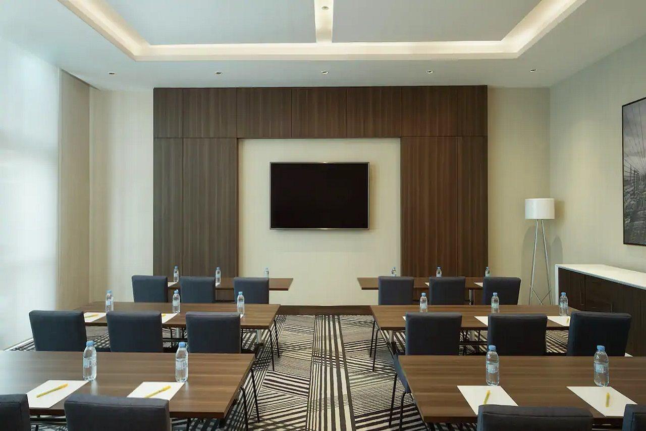 Hampton By Hilton Dubai Airport Hotel Exterior photo